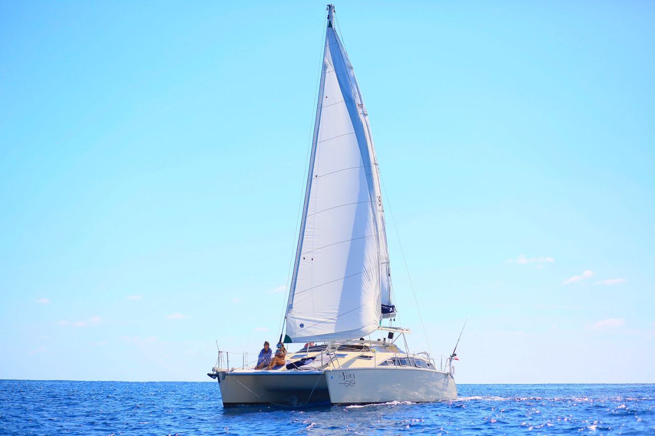 Catamaran 36 yacht rentals in cozumel 2